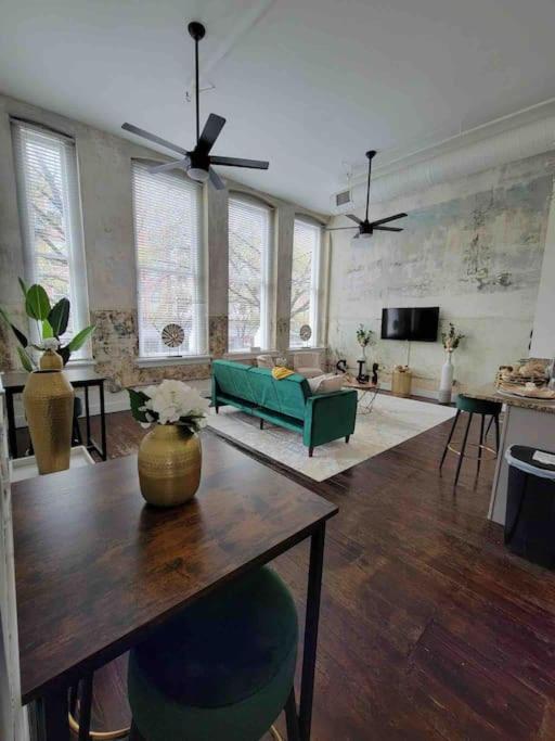 Luxury Condo “Walk To Everything” Memphis Bagian luar foto